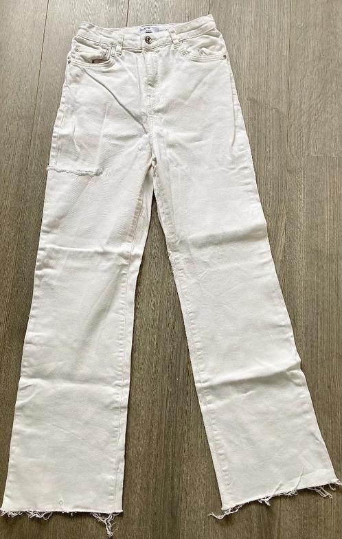 Bershka zgan mooie witte ripped jeans , maat 38, Kleding | Dames, Spijkerbroeken en Jeans, Zo goed als nieuw, W30 - W32 (confectie 38/40)