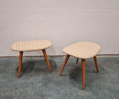 set van 2 vintage krukjes voetrnbankje voetenbank, Huis en Inrichting, Krukjes, Gebruikt, Hout, Ophalen of Verzenden