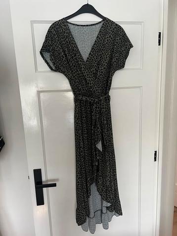 Groene jurk beschikbaar voor biedingen