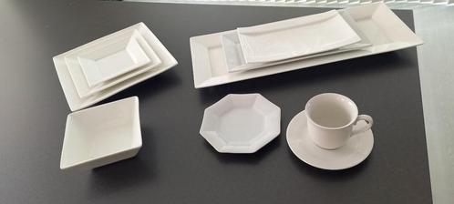 te koop aangeboden mooi wit aardewerk servies, Huis en Inrichting, Keuken | Servies, Zo goed als nieuw, Compleet servies, Overige stijlen