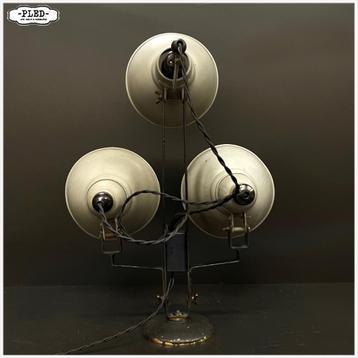 Oude driekappige industriële lamp  - Tsjechie - nieuw snoer beschikbaar voor biedingen