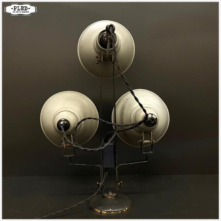 Oude driekappige industriële lamp  - Tsjechie - nieuw snoer, Huis en Inrichting, Lampen | Tafellampen, Gebruikt, 50 tot 75 cm