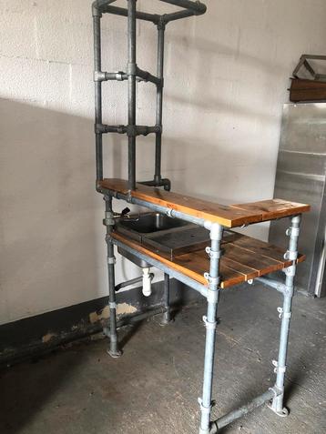 Stoere bar van steigerhout en steigerpijpen spoelbak beschikbaar voor biedingen