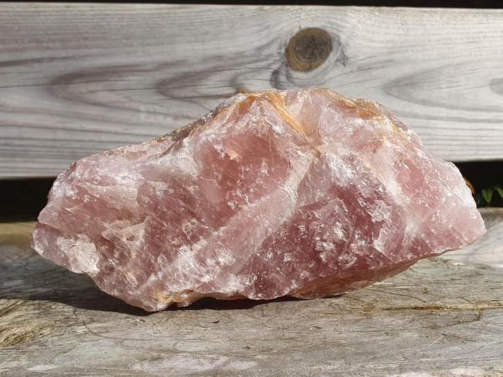 Ruwe rozenkwarts met limoniet 2312 gram, Verzamelen, Mineralen en Fossielen, Ophalen of Verzenden