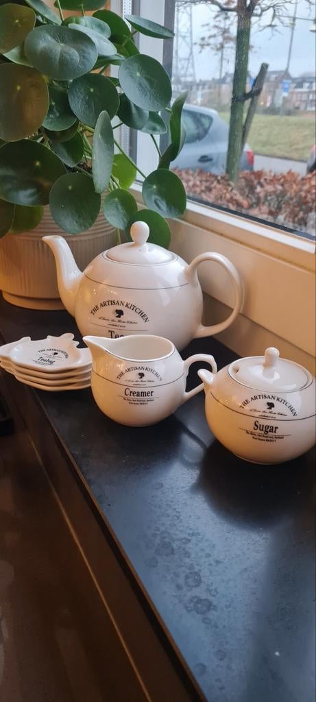Complete theeset van The Artisan Kitchen, Huis en Inrichting, Keuken | Servies, Gebruikt, Ophalen of Verzenden, Effen, Kop(pen) en/of Schotel(s)