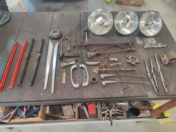 Oldtimer onderdelen, onder andere jaguar en austin healey beschikbaar voor biedingen
