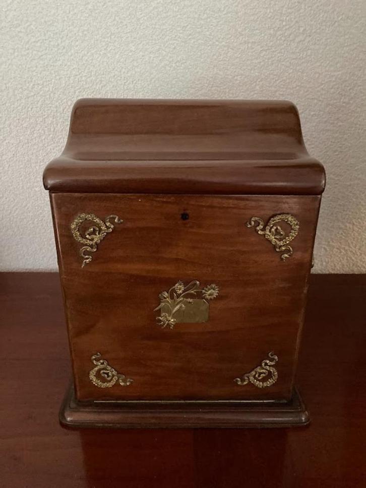 Antiek mahonie houten kistje voor brieven. Met koper beslag., Antiek en Kunst, Antiek | Woonaccessoires, Ophalen of Verzenden