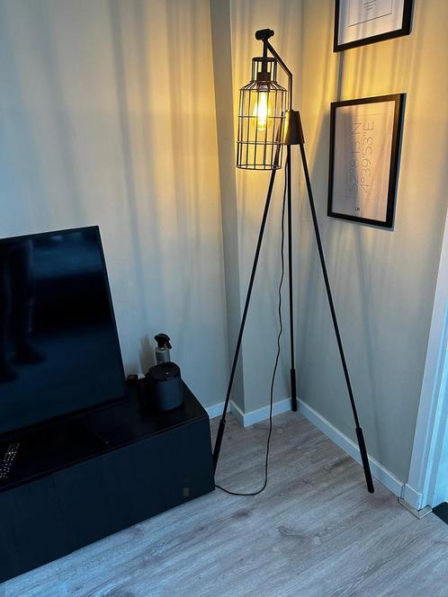 Industriële tripod vloerlamp, Huis en Inrichting, Lampen | Vloerlampen, Ophalen