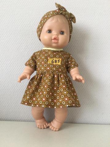 Nr 685 poppenkleertjes babypop 34 cm Reina Paola pop 34 cm  beschikbaar voor biedingen