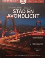stad en avondlicht, Ophalen of Verzenden, Zo goed als nieuw, Overige onderwerpen