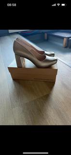 Unisa pumps goud, Kleding | Dames, Schoenen, Nieuw, Unisa, Ophalen of Verzenden, Pumps