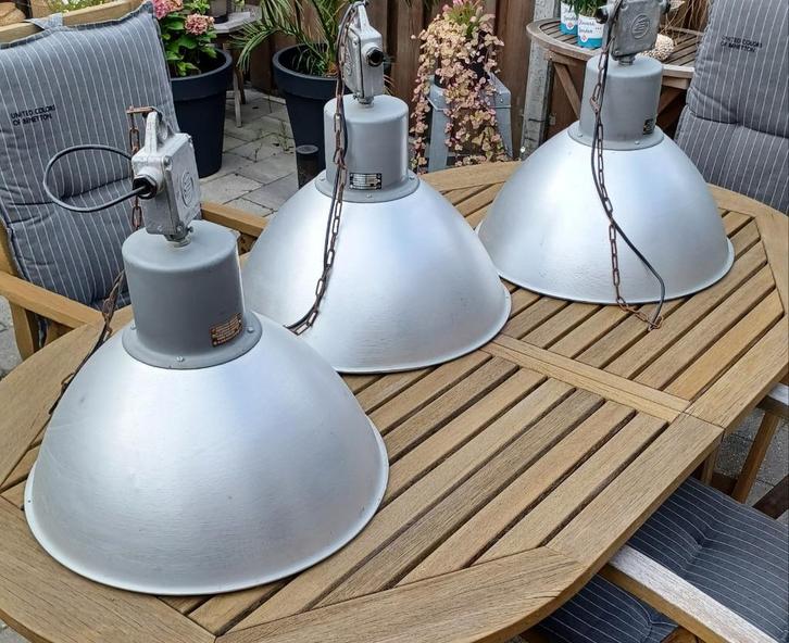3 Originele Industriele fabriekshanglampen 50cm doorsnee, Huis en Inrichting, Lampen | Hanglampen, Nieuw, 50 tot 75 cm, Metaal