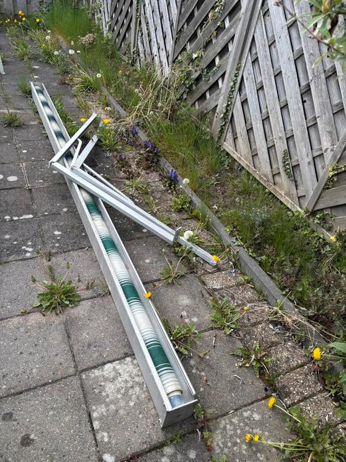 Zonnescherm Elektrisch breedte van 3 meter en uitval van 4m, Tuin en Terras, Zonneschermen, Gebruikt, Knikarmscherm, Elektrisch