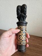 Houten beeld pillenkoker Papoea Indonesië volkskunst bamboe, Antiek en Kunst, Kunst | Niet-Westerse kunst, Ophalen of Verzenden
