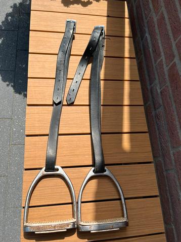 Beugels met riemen beschikbaar voor biedingen