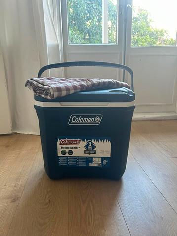 Coleman Xtreme 26L koelbox + brown checkerboard picnic rug beschikbaar voor biedingen