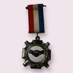 Medaille en button Korps Nationale Reserve 1980-1992 NATRES, Embleem of Badge, Nederland, Ophalen of Verzenden, Landmacht