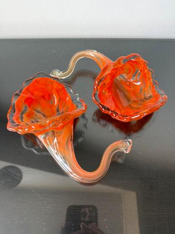 Twee Murano bloemen oranje beschikbaar voor biedingen