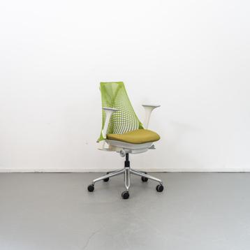 2x Herman Miller Sayl Bureaustoel Groen/Wit - Chroom beschikbaar voor biedingen