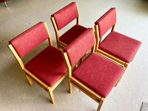 Pastoe stoelen, Huis en Inrichting, Stoelen, Gebruikt, Vier, Hout, Stof, Rood, Ophalen