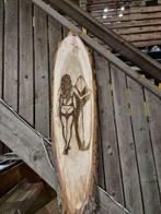 Boomstam /schijf met Gravure: Dame met Surfplank 112cm, Nieuw, Ophalen