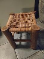 Stoer en sober krukje, Huis en Inrichting, Woonaccessoires | Krantenbakken en Lectuurbakken, Ophalen, Zo goed als nieuw