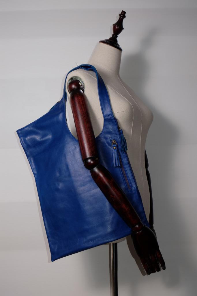 Leren blauwe {sample} schoudertas, Sieraden, Tassen en Uiterlijk, Tassen | Schoudertassen, Nieuw, Blauw, Leer, Ophalen of Verzenden