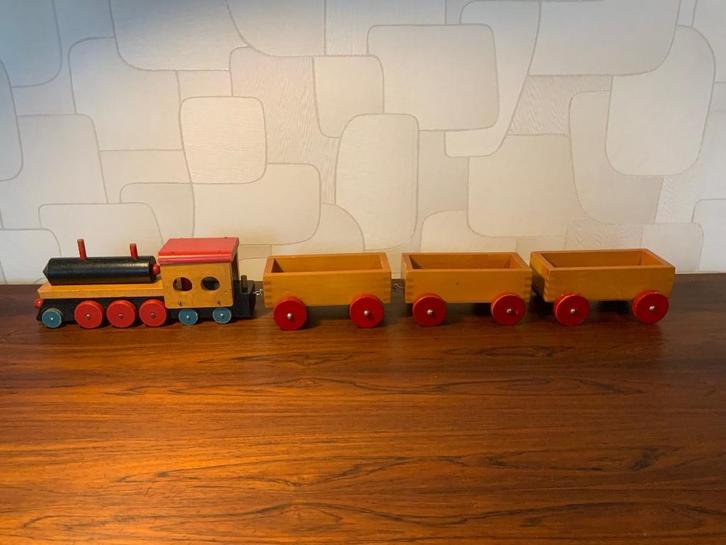 Vintage Houten Speelgoed Trein met drie wagons, Kinderen en Baby's, Speelgoed | Houten speelgoed, Gebruikt, Duw- of Trekspeelgoed