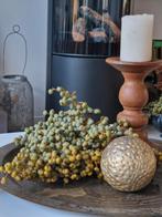 Decoratieve grote verse dadeltak om kerst sfeer te creëren, Ophalen