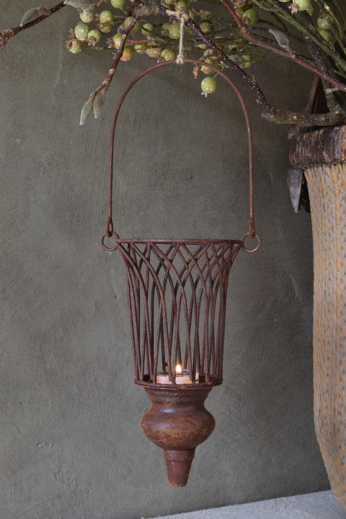 Roestige hangkandelaar kandelaar "korfje", Huis en Inrichting, Woonaccessoires | Kandelaars en Kaarsen, Nieuw, Kandelaar, Metaal