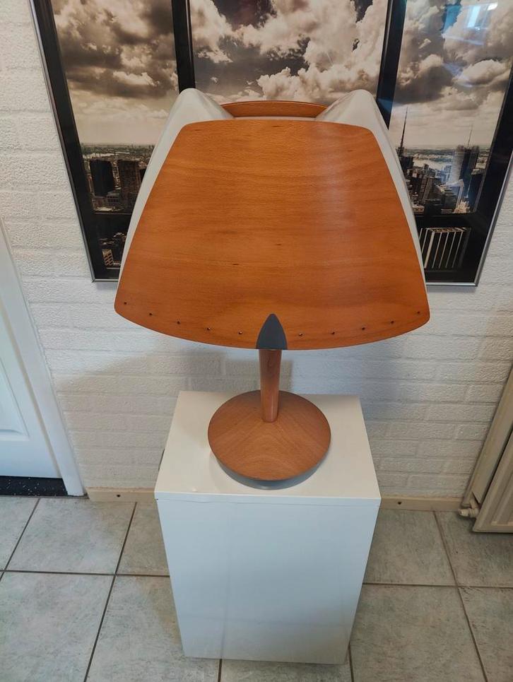 Tafellamp beuken acryl glas Hilton Barcelona 1970 vintage, Huis en Inrichting, Lampen | Tafellampen, Zo goed als nieuw, 50 tot 75 cm