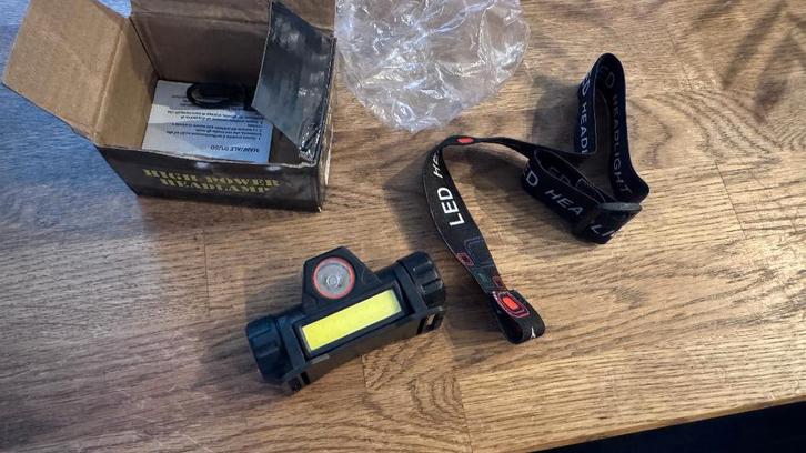 Led hoofd lamp., Caravans en Kamperen, Zaklampen, Nieuw, Accu, Ophalen of Verzenden