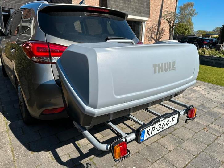 Te Huur Trekhaakkoffer baggagebox Thule, Auto diversen, Dakkoffers, Zo goed als nieuw, Ophalen of Verzenden