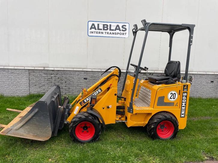 Knikmops 100 met bak en lepels wegverlichting 2022 slechts 2, Zakelijke goederen, Machines en Bouw | Kranen en Graafmachines, Wiellader of Shovel