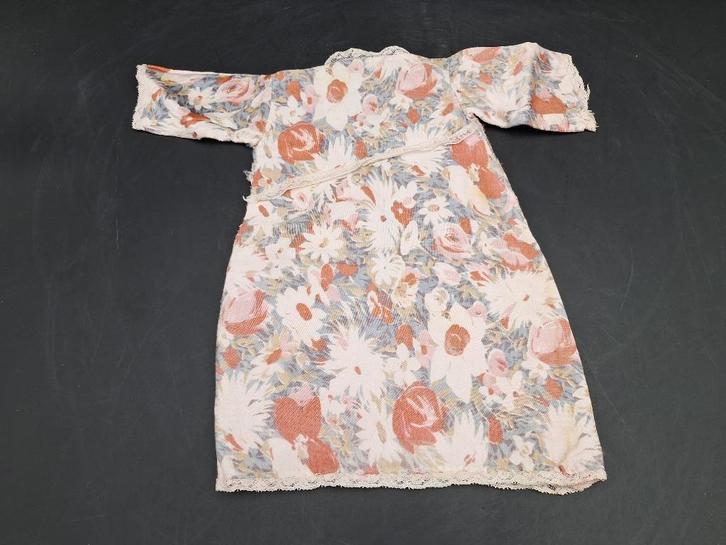 oud roos gebloemde poppen jurk, jaren 50, Verzamelen, Poppen, Zo goed als nieuw, Kleertjes, Ophalen of Verzenden