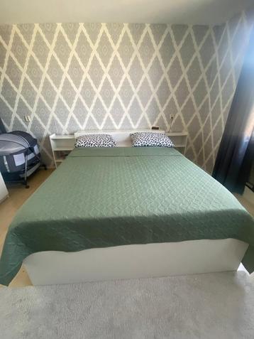 2 persoonbed en commode