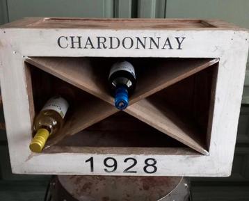 Landelijke wijnrek met tekst beschikbaar voor biedingen