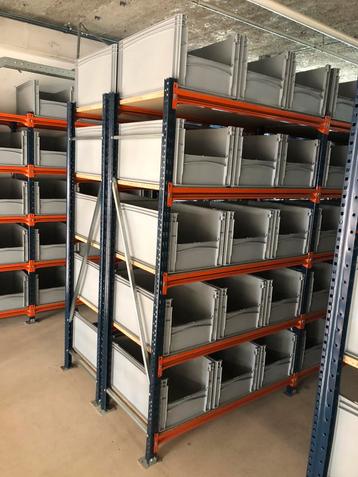 Magazijnbakken stapelbakken. Overzichtelijk en netjes beschikbaar voor biedingen