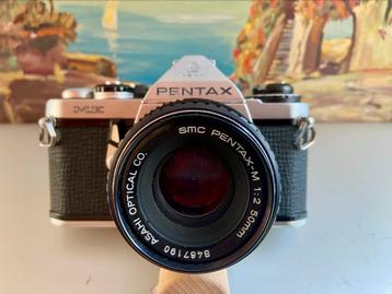 Pentax ME met 50mm 2.0 standaard lens en flits beschikbaar voor biedingen