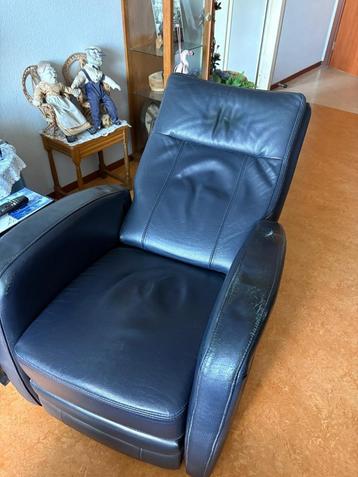 Elektrische relax fauteuil blauw linker leuning wat beschadi beschikbaar voor biedingen