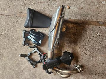 Uitlaat (origineel) kawasaki Z650 en overige onderdelen. beschikbaar voor biedingen