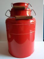 Twee rode melkbussen, 25 & 28 cm hoog, Ophalen, Gebruikt