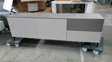 Prachtig dressoir/tv kast. Nieuw! Sample model. Feelings beschikbaar voor biedingen