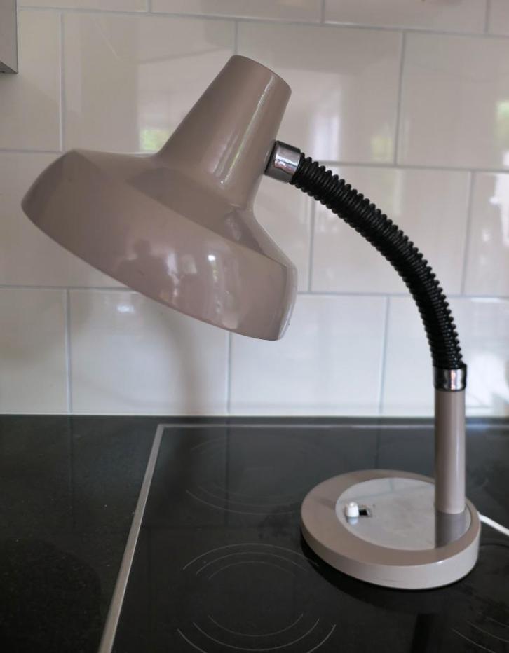 Vintage taupekleurige bureaulamp, Huis en Inrichting, Lampen | Tafellampen, Minder dan 50 cm, Metaal, Ophalen of Verzenden