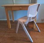 Kindertafeltje / bureau met plastic kinderstoeltjes, Kinderen en Baby's, Kinderkamer | Tafels en Stoelen, Ophalen, Zo goed als nieuw