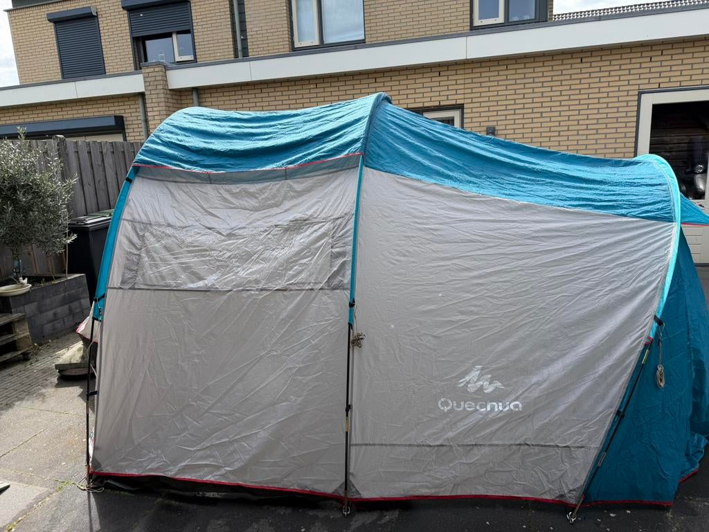 Quechua tent, Ophalen, Zo goed als nieuw, Tot en met 4