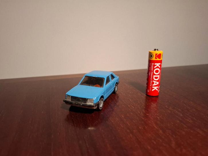 SIKU toys - Ford Escort 6L, Hobby en Vrije tijd, Modelauto's | 1:43, Gebruikt, Auto, SIKU, Ophalen of Verzenden