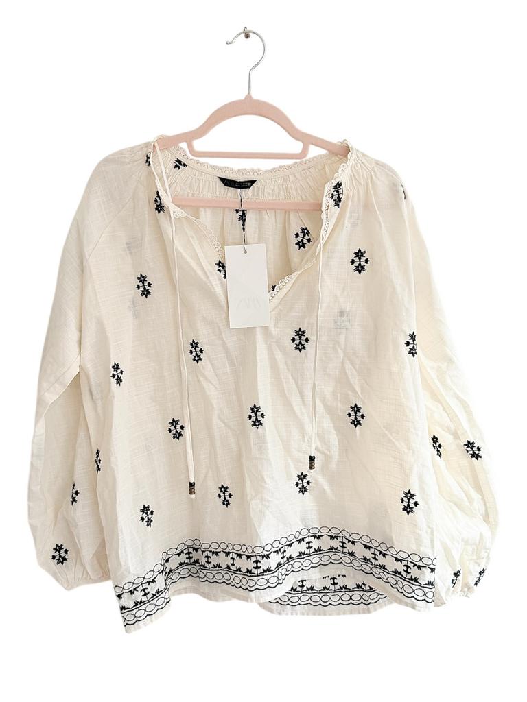Blouse met borduursels Zara nieuw met label, Kleding | Dames, Blouses en Tunieken, Ophalen of Verzenden, Nieuw, Maat 42/44 (L)
