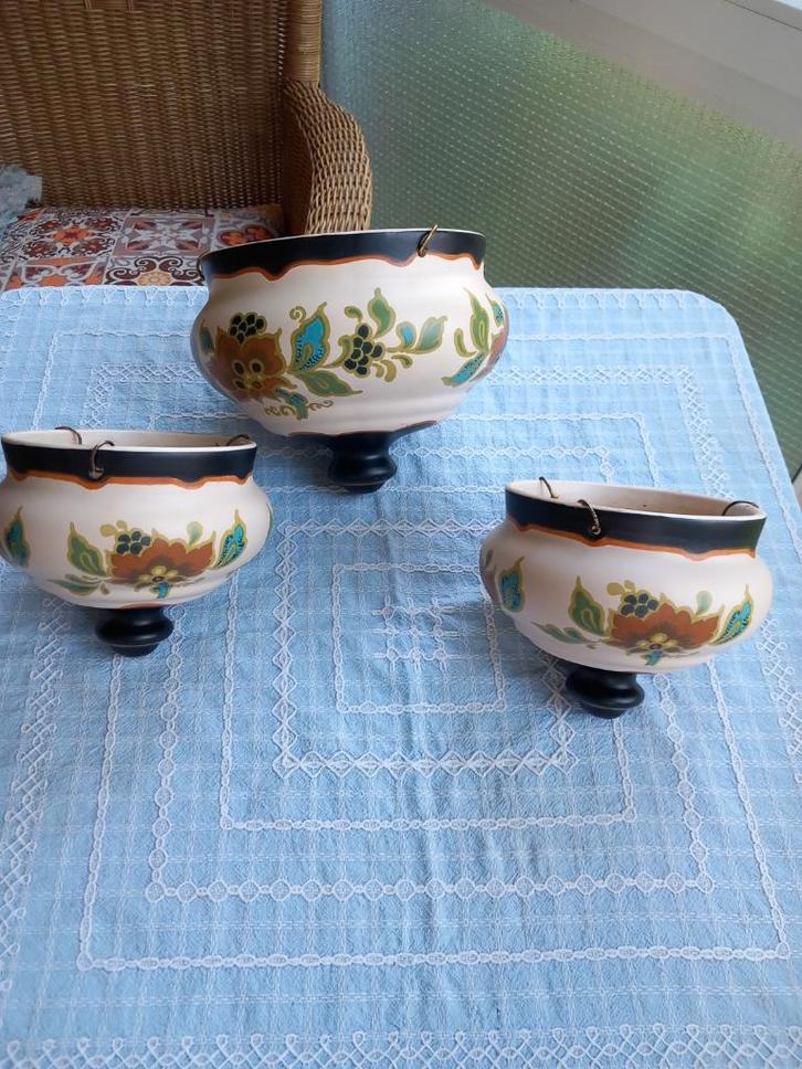 1xgrote en 2x kleine hang bloempotten modeca gouda plateel, Antiek en Kunst, Antiek | Keramiek en Aardewerk, Ophalen