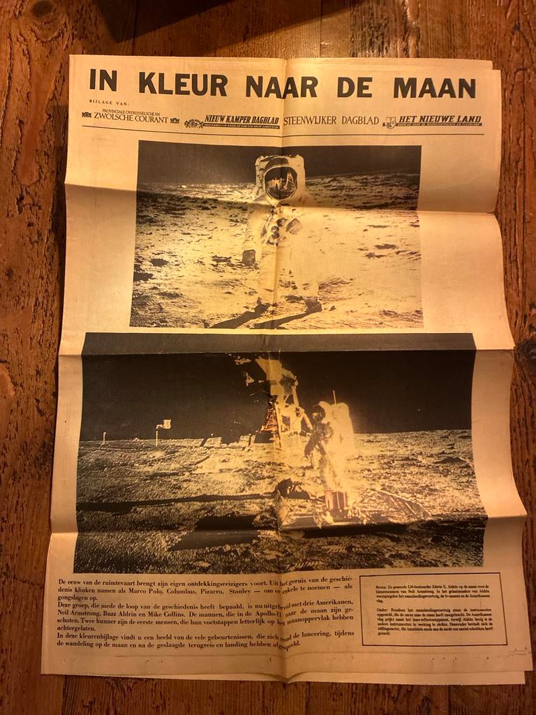 In Kleur Naar De Maan - Historische Krantenbijlage, Ophalen, Gelezen, Krant